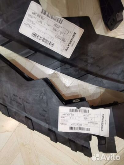 Audi Q7 4M Кронштейн фары направляющая