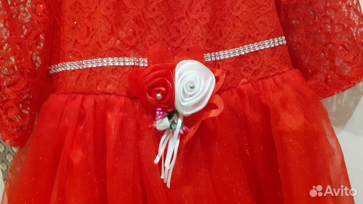Нарядное платье для девочки на 7-9 лет