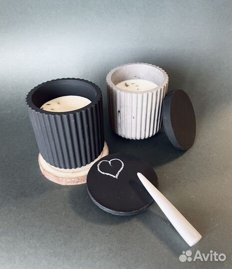 Свечи из натурального воска в черном цвте