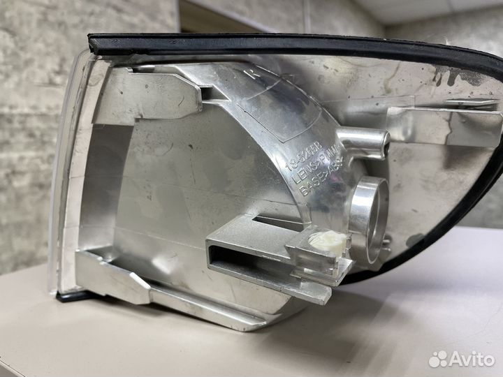 Поворотник передний правый Ауди А6 С4