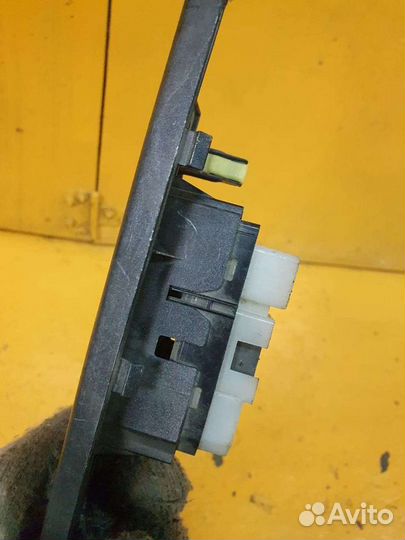Кнопка стеклоподъемника задняя правая toyota caldi