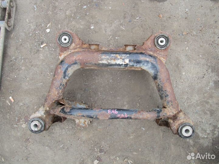 Подрамник задний BMW 3 E46