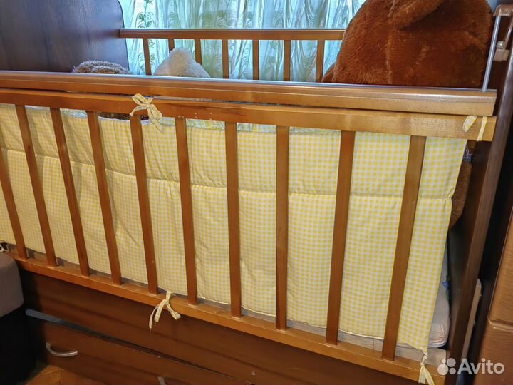 Детская кроватка трансформер с маятником и комодом