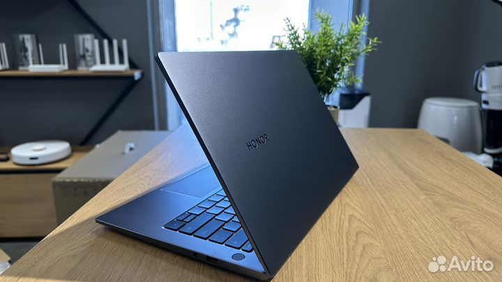 Ноутбук 14 Honor MagicBook 14 8/512Gb(б/у)