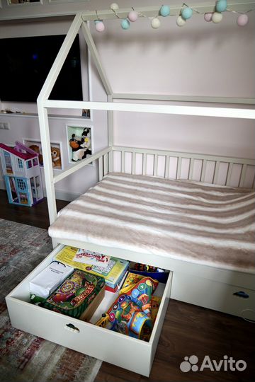 Детская кроватка домик