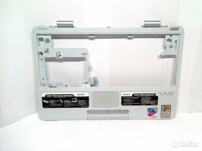 Верхняя часть нижней крышки корпуса с тачпадом не