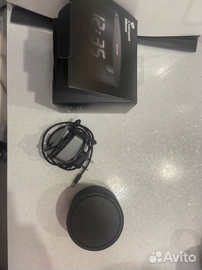 Колонка алиса с часами