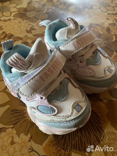 Продам обувь для девочки