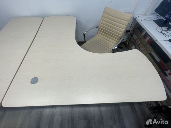 Стол офисный угловой с тумбой