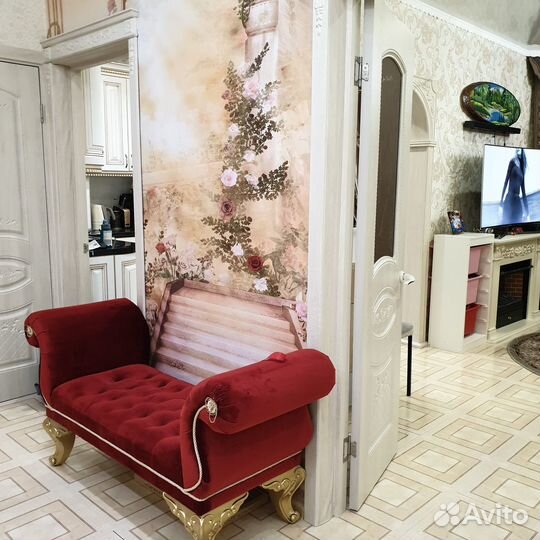 Кофейный столик винтаж с банкетками