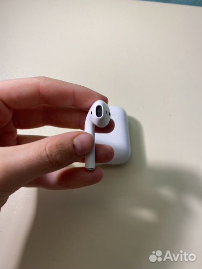 Наушники AirPods