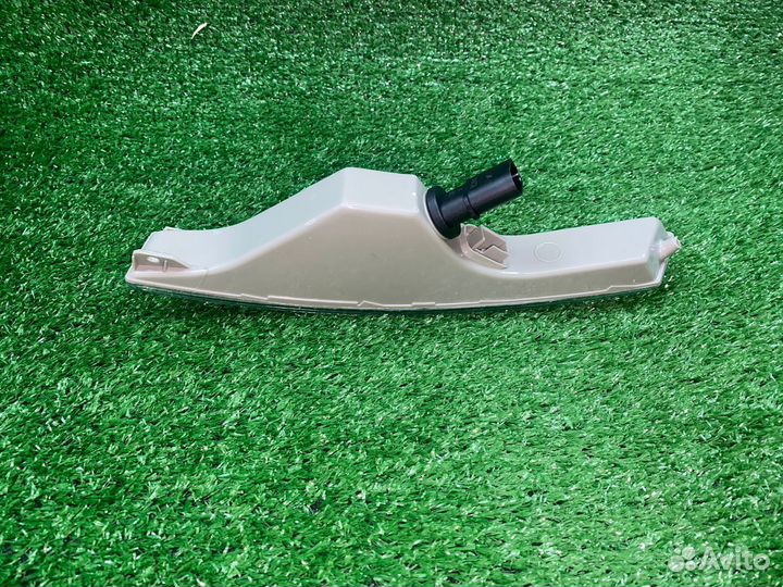 Поворотник в бампер правый VW Passat B6 VAG