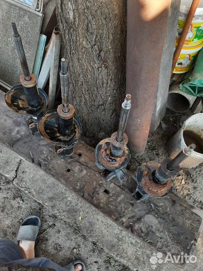 Стойки амортизатора передние и задние