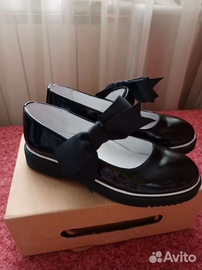 Туфли для девочки новые