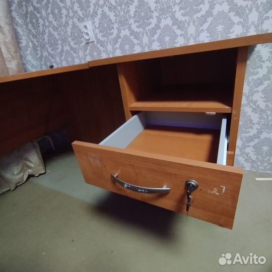 Угловой стол