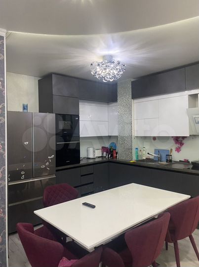 3-к. квартира, 95 м², 10/12 эт.