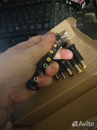 Универсальное зарядное устройство для ноутбука