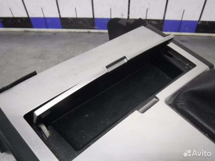 Консоль между сидений Mitsubishi Pajero Sport 2