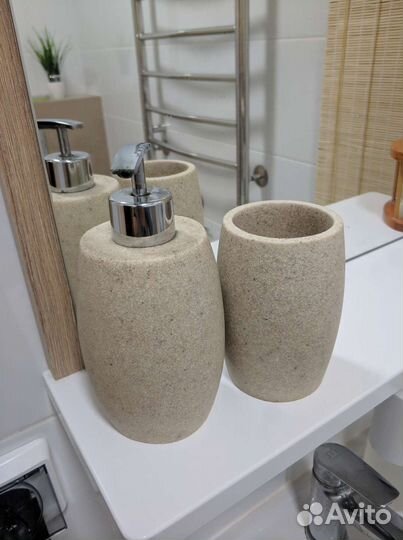 Дозатор для жидкого мыла и стакан