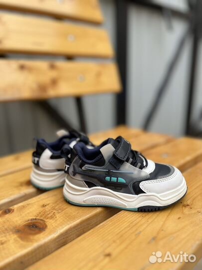 Кроссовки детские 23 размер