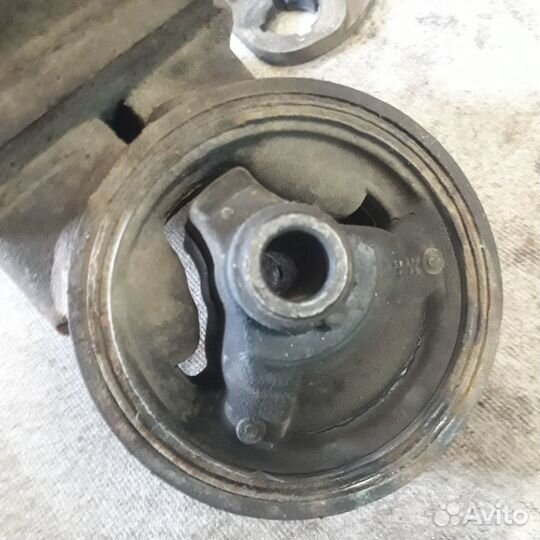 Подушка крепления кпп левая Мицубиси Лансер 9