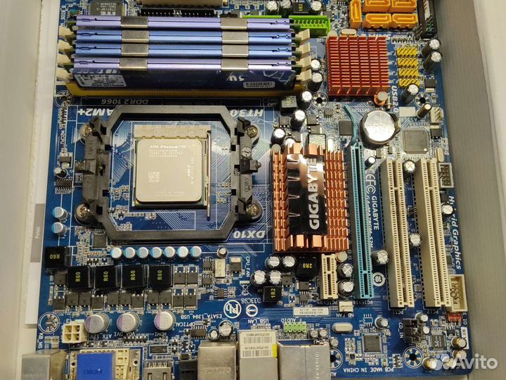 Материнская плата с процессором и памятью