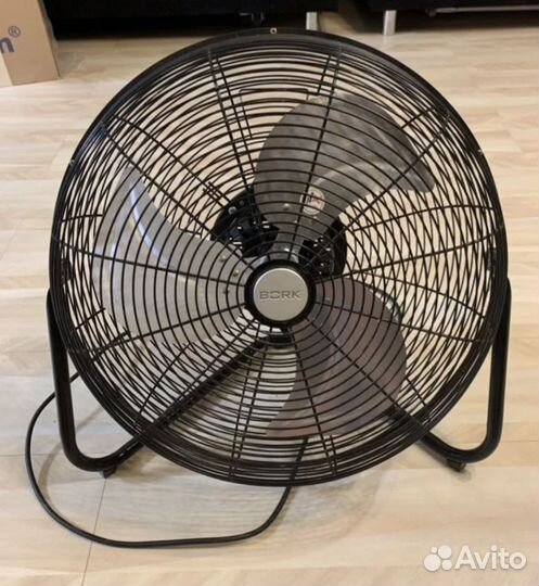 Вентилятор bork для дома, кафе, летней веранды