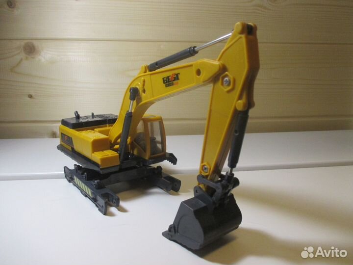 Игрушка модель Экскаватор best под восстановление