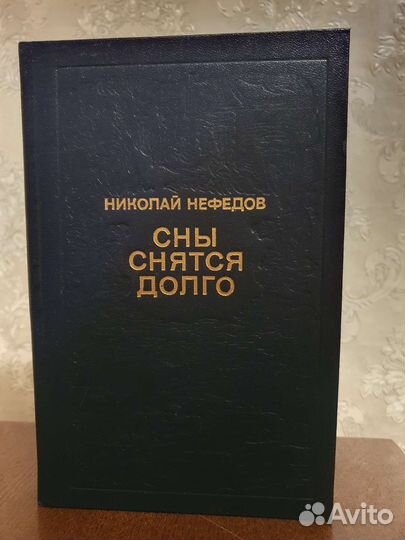 Книги в ассортименте, домашняя библиотека