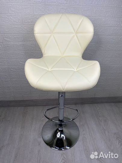 Стул ракушка на барной ножке