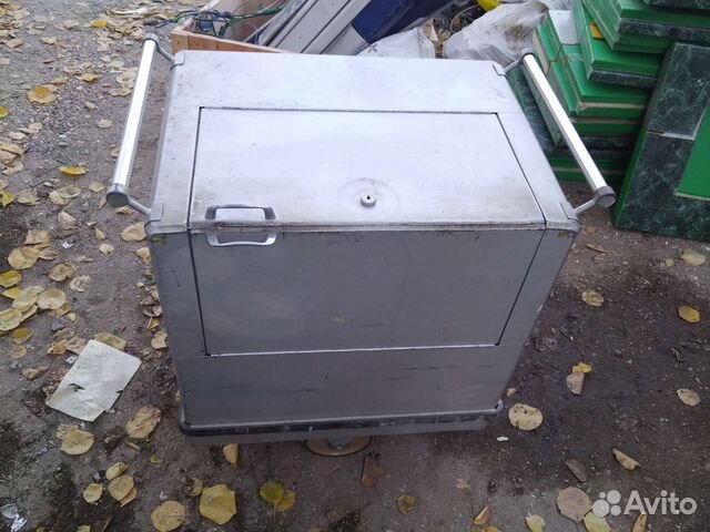Ящик металлический на колёсах