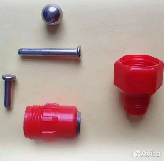 Поилки ниппельные для кур, цыплят,переделок