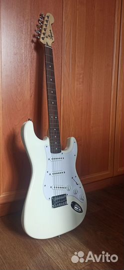 Электрогитара Fender Squier Bullet Stratocaster