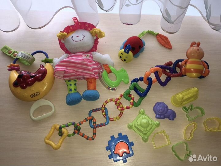 Игрушки для новорождённых и маленьких деток