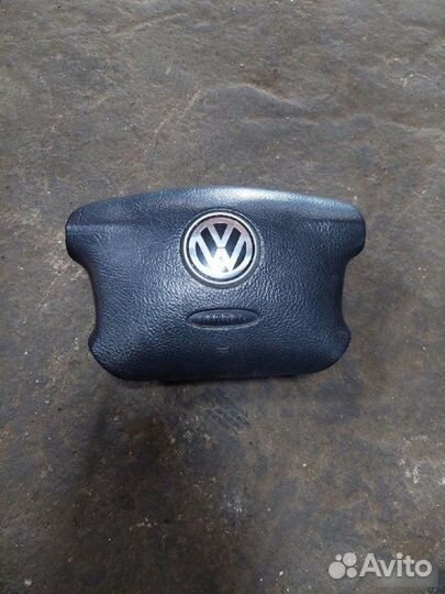 Подушка безопасности в руль Volkswagen Golf 4