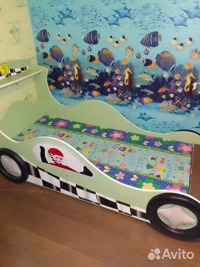 Детская кровать машина