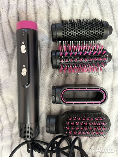 Фен-расческа с насадками
