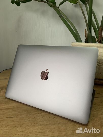 MacBook Pro 13 2018 i7 16gb 512gb