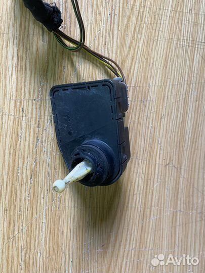 Моторчик корректора фар Opel Pmega B 90565805