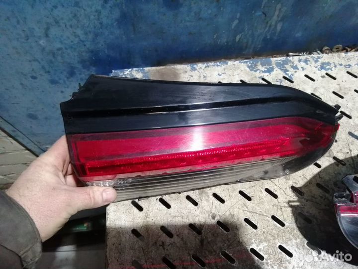 Фонарь задний в крышку багажника Toyota RAV4 XA50