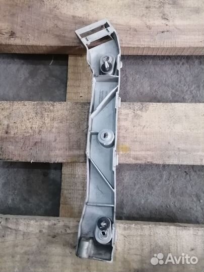 Кронштейн заднего бампера левый Ford Kuga 1