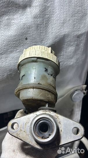 Цилиндр тормозной главный Митсубиси Галант 1993