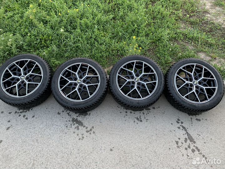 Goodyear UltraGrip Ice 215/50 R17 95T