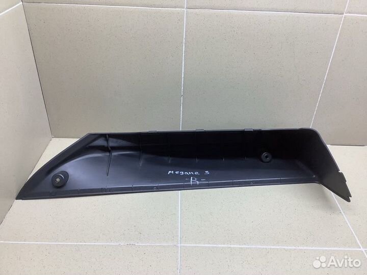 Накладка (кузов внутри) правая Renault Megane 3