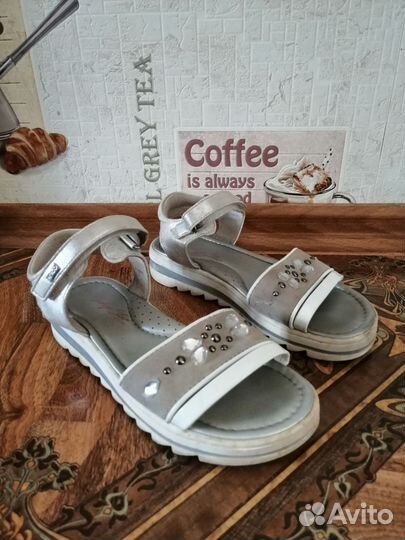 Сандалии для девочки