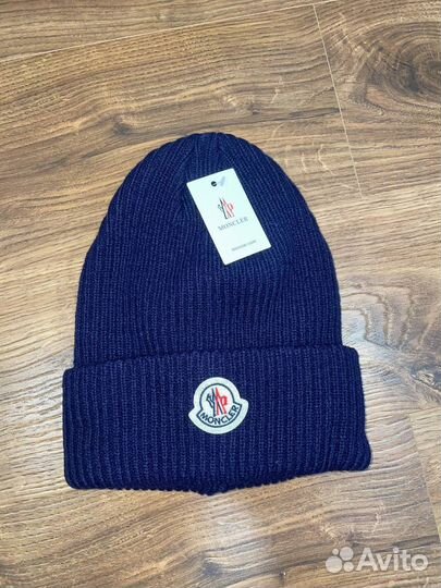 Шапки Moncler белые, синие