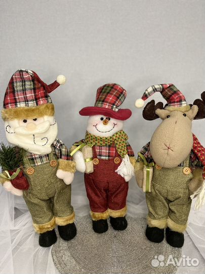 Новогодний снеговик под елку