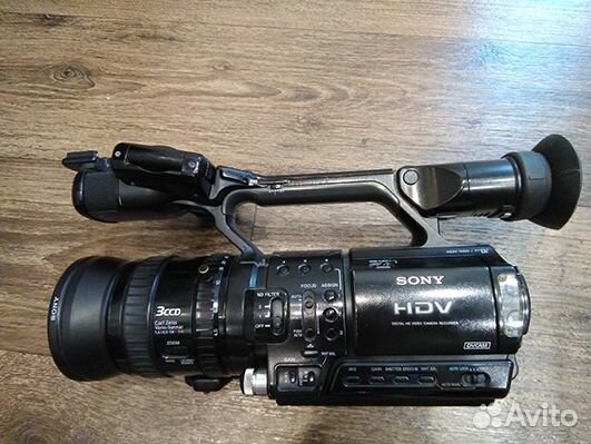 Видеокамера Sony HVR - Z1E