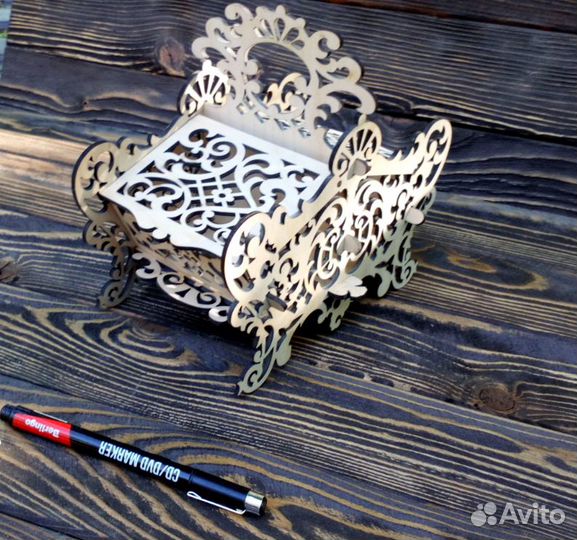 Деревянная шкатулка