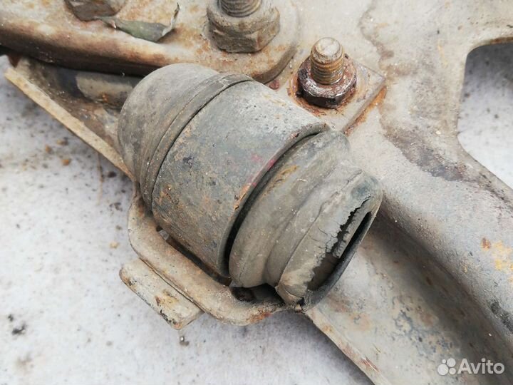 Рычаг передний поперечный верхний Рено Меган 1